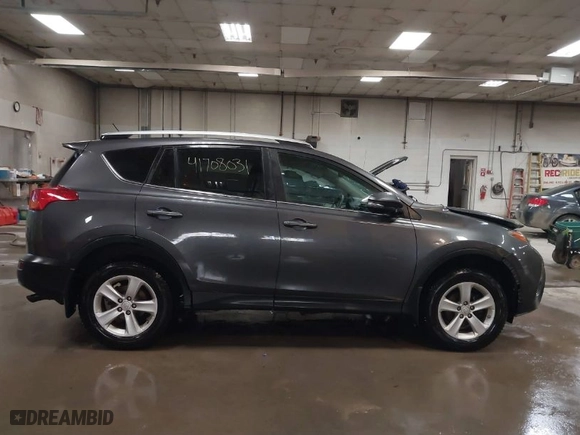 2014 Toyota RAV4 XLE with VIN 2T3RFREV0EW185541, listed as a IAAI auction lot 41708031 with 96,157 mi miles. Bid and sale history available at carsss.com. Image 13.