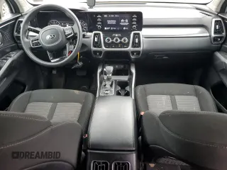2021 Kia Sorento LX z VIN 5XYRGDLC4MG023118, wystawiony jako Copart lot #52586145 z przebiegiem 50 599 mil mil oraz Szkoda całkowita • Salvage title. Historia ofert i sprzedaży dostępna na DreamBid. Obrazek 8.