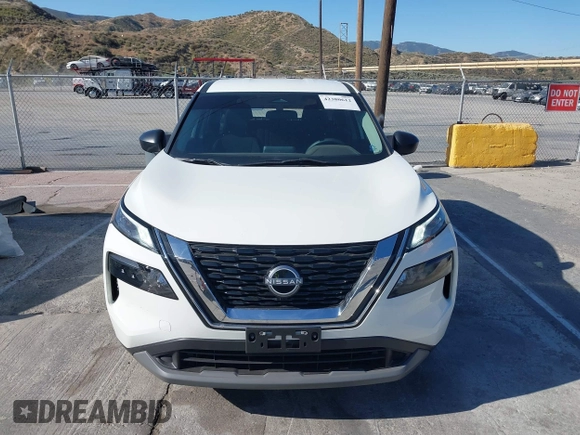 2023 Nissan Rogue S z VIN 5N1BT3AA8PC930807, wystawiony jako IAAI lot #42380612 z przebiegiem 5 050 mil mil oraz . Historia ofert i sprzedaży dostępna na DreamBid. Obrazek 12.