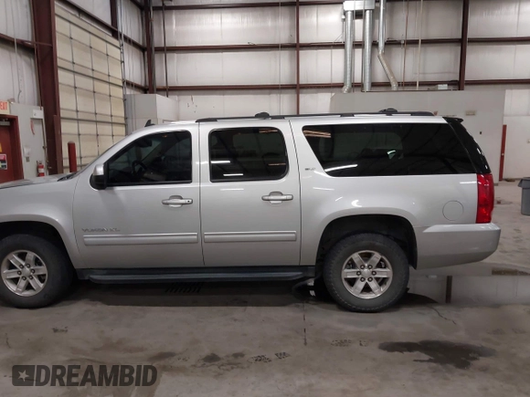 2013 GMC Yukon XL SLT z VIN 1GKS2KE71DR342261, wystawiony jako IAAI lot #42018535 z przebiegiem 201 847 mil mil oraz . Historia ofert i sprzedaży dostępna na DreamBid. Obrazek 14.