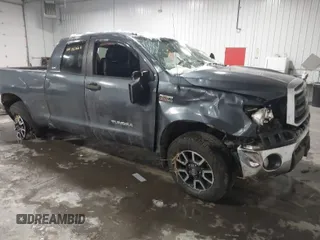2010 Toyota Tundra z VIN 5TFUW5F19AX148279, wystawiony jako IAAI lot #41576660 z przebiegiem 294 704 mil mil oraz . Historia ofert i sprzedaży dostępna na DreamBid. Obrazek 1.