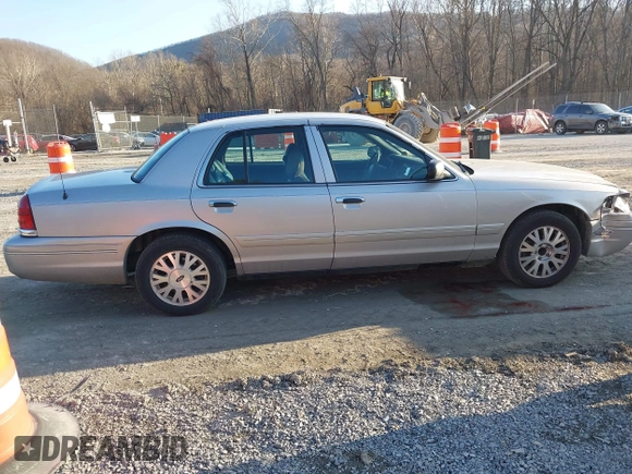 2005 Ford Crown Victoria LX z VIN 2FAFP74W85X121984, wystawiony jako IAAI lot #41427678 z przebiegiem 113 437 mil mil oraz . Historia ofert i sprzedaży dostępna na DreamBid. Obrazek 13.