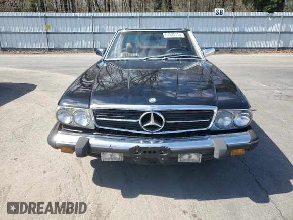 1988 Mercedes-Benz 560 SL z VIN WDBBA48D0JA085307, wystawiony jako Copart lot #51533115 z przebiegiem 83 302 mil mil oraz Szkoda całkowita • Salvage title. Historia ofert i sprzedaży dostępna na DreamBid. Obrazek 5.