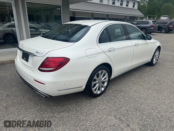 2017 Mercedes-Benz E 300 Luxury z VIN WDDZF4KB3HA208509, wystawiony jako Copart lot #59420695 z przebiegiem 152 021 mil mil oraz Czysty tytuł • Clean title. Historia ofert i sprzedaży dostępna na DreamBid. Obrazek 4.