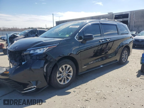 2021 Toyota Sienna XLE with VIN 5TDJSKFC6MS022731, listed as a Copart auction lot 49580525 with 204,889 mi miles and Salvage Title. Bid and sale history available at carsss.com. Image 1.