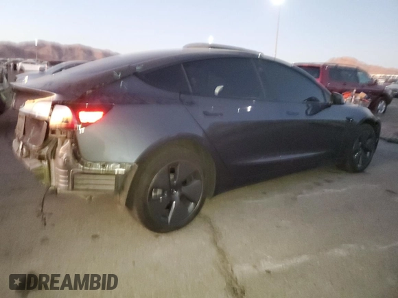 2023 Tesla Model 3 z VIN 5YJ3E1EAXPF432371, wystawiony jako Copart lot #88119935 z przebiegiem 67 358 mil mil oraz Szkoda całkowita • Salvage title. Historia ofert i sprzedaży dostępna na DreamBid. Obrazek 3.