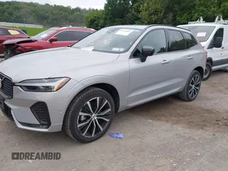 2025 Volvo XC60 Plus с VIN YV4M12RC5S1149246, выставлен на аукционе IAAI как лот 42533801 с пробегом 5 600 миль миль и . История ставок и продаж доступна на DreamBid. Изображение 2.