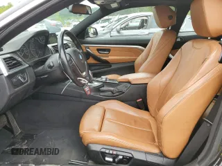 2018 BMW 4 Series 430i z VIN WBA4W3C50JAC97534, wystawiony jako Copart lot #55630895 z przebiegiem 90 212 mil mil oraz Szkody całkowita. Historia ofert i sprzedaży dostępna na DreamBid. Obrazek 7.
