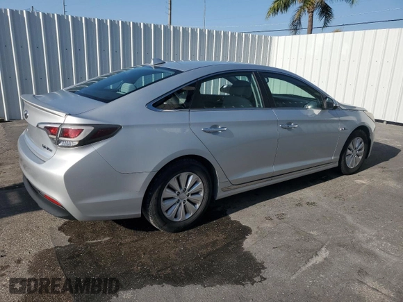 2016 Hyundai Sonata Hybrid SE with VIN KMHE24L10GA038677, listed as a Copart auction lot 51823625 with 62,130 mi miles and Clean Title. Bid and sale history available at carsss.com. Image 3.