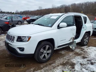 2017 Jeep Compass Latitude с VIN 1C4NJDEB5HD139453, выставлен на аукционе IAAI как лот 41160877 с пробегом 77 906 миль миль и . История ставок и продаж доступна на DreamBid. Изображение 18.