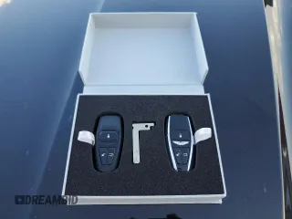 2021 Aston Martin DB11 V8 z VIN SCFRMFAW6MGL10668, wystawiony jako Copart lot #82569884 z przebiegiem 13 784 mil mil oraz Szkody całkowita. Historia ofert i sprzedaży dostępna na DreamBid. Obrazek 12.