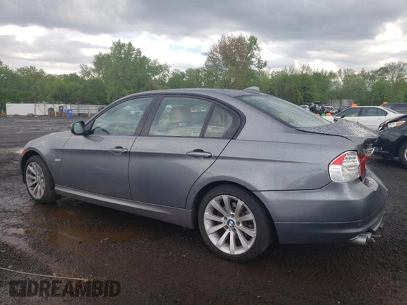2011 BMW 3 Series 328i z VIN WBAPH7C52BE677190, wystawiony jako Copart lot #55494325 z przebiegiem 89 217 mil mil oraz Szkoda całkowita • Salvage title. Historia ofert i sprzedaży dostępna na DreamBid. Obrazek 2.