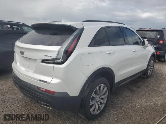 2022 Cadillac XT4 FWD Sport z VIN 1GYFZER44NF118862, wystawiony jako Copart lot #55231775 z przebiegiem 14 983 mil mil oraz Nie do naprawy • Non repairable. Historia ofert i sprzedaży dostępna na DreamBid. Obrazek 3.