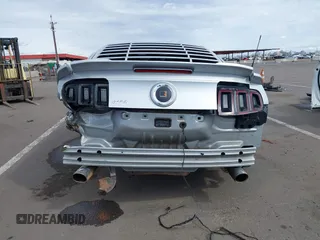2013 Ford Mustang V6 z VIN 1ZVBP8AM2D5262788, wystawiony jako IAAI lot #41782437 z przebiegiem 54 013 mil mil oraz . Historia ofert i sprzedaży dostępna na DreamBid. Obrazek 17.