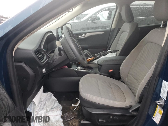 2020 Ford Escape SE z VIN 1FMCU9G68LUB48521, wystawiony jako Copart lot #46218735 z przebiegiem 30 480 mil mil oraz Czysty tytuł • Clean title. Historia ofert i sprzedaży dostępna na DreamBid. Obrazek 7.