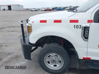 2019 Ford F-250 XL with VIN 1FT7W2B63KED86395, listed as a IAAI auction lot 42357685 with 427,328 mi miles and . Bid and sale history available at DreamBid. Image 6.