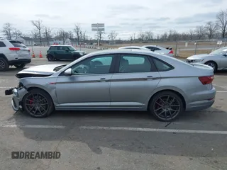 2021 Volkswagen Jetta S z VIN 3VW6T7BU3MM020687, wystawiony jako IAAI lot #41621894 z przebiegiem 25 837 mil mil oraz . Historia ofert i sprzedaży dostępna na DreamBid. Obrazek 14.