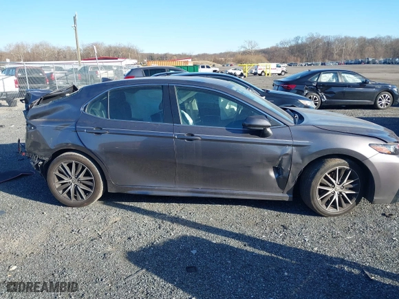 2021 Toyota Camry SE Nightshade with VIN 4T1G11AK2MU485544, listed as a IAAI auction lot 41000022 with 57,374 mi miles. Bid and sale history available at carsss.com. Image 13.