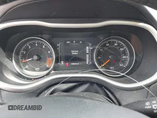 2015 Jeep Cherokee Latitude z VIN 1C4PJMCS3FW557734, wystawiony jako IAAI lot #42273937 z przebiegiem 168 828 mil mil oraz . Historia ofert i sprzedaży dostępna na DreamBid. Obrazek 7.