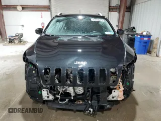 2016 Jeep Cherokee Altitude z VIN 1C4PJMCB7GW269314, wystawiony jako Copart lot #63018025 z przebiegiem 102 179 mil mil oraz Szkoda całkowita • Salvage title. Historia ofert i sprzedaży dostępna na DreamBid. Obrazek 5.
