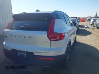 2021 Volvo XC40 z VIN YV4ED3URXM2538118, wystawiony jako IAAI lot #41644875 z przebiegiem 52 274 mil mil oraz . Historia ofert i sprzedaży dostępna na DreamBid. Obrazek 4.