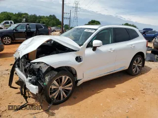 2022 Volvo XC60 Inscription z VIN YV4H60DL1N1051110, wystawiony jako Copart lot #56961305 z przebiegiem 22 898 mil mil oraz Szkoda całkowita • Salvage title. Historia ofert i sprzedaży dostępna na DreamBid. Obrazek 1.