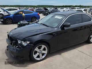2012 BMW 1 Series 128i z VIN WBAUP7C56CVP22820, wystawiony jako Copart lot #56007435 z przebiegiem 75 161 mil mil oraz Czysty tytuł • Clean title. Historia ofert i sprzedaży dostępna na DreamBid. Obrazek 13.