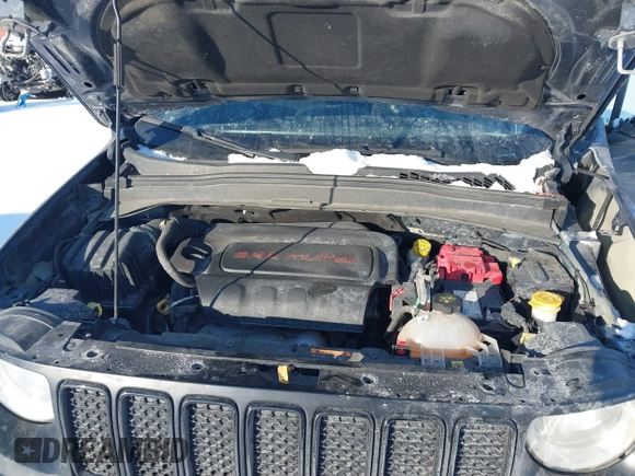 2020 Jeep Renegade Latitude z VIN ZACNJBBB3LPL87460, wystawiony jako IAAI lot #41547700 z przebiegiem 75 000 mil mil oraz . Historia ofert i sprzedaży dostępna na DreamBid. Obrazek 10.