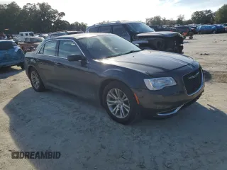 2017 Chrysler 300 Limited z VIN 2C3CCAAG3HH516550, wystawiony jako Copart lot #43206065 z przebiegiem 235 350 mil mil oraz Szkoda całkowita • Salvage title. Historia ofert i sprzedaży dostępna na DreamBid. Obrazek 4.