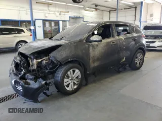 2018 Kia Sportage LX z VIN KNDPMCAC4J7377257, wystawiony jako Copart lot #65576215 z przebiegiem Nie podano mil oraz Szkoda całkowita • Salvage title. Historia ofert i sprzedaży dostępna na DreamBid. Obrazek 1.