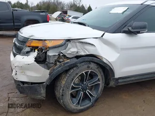 2014 Ford Explorer Sport z VIN 1FM5K8GT3EGB49107, wystawiony jako IAAI lot #41400418 z przebiegiem 150 755 mil mil oraz . Historia ofert i sprzedaży dostępna na DreamBid. Obrazek 6.