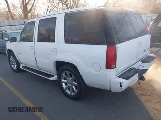 2000 Cadillac Escalade z VIN 1GYEK13R8YR146809, wystawiony jako IAAI lot #41753964 z przebiegiem 156 376 mil mil oraz . Historia ofert i sprzedaży dostępna na DreamBid. Obrazek 3.