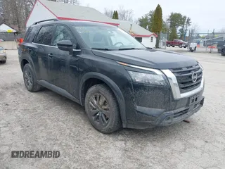 2023 Nissan Pathfinder SV z VIN 5N1DR3BC1PC245412, wystawiony jako IAAI lot #41914226 z przebiegiem 47 795 mil mil oraz . Historia ofert i sprzedaży dostępna na DreamBid. Obrazek 1.