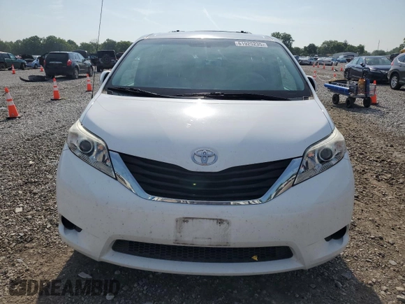 2013 Toyota Sienna LE AAS z VIN 5TDKK3DC8DS367482, wystawiony jako Copart lot #61925235 z przebiegiem 85 285 mil mil oraz Szkoda całkowita • Salvage title. Historia ofert i sprzedaży dostępna na DreamBid. Obrazek 5.