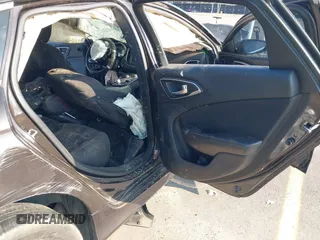 2015 Chrysler 200 Limited with VIN 1C3CCCAB9FN568611, listed as a IAAI auction lot 40515085 with 1 mi miles. Bid and sale history available at carsss.com. Image 8.