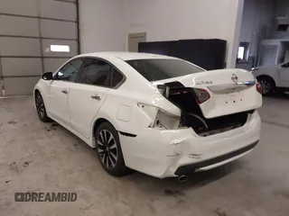 2018 Nissan Altima SR z VIN 1N4AL3AP1JC181544, wystawiony jako IAAI lot #40940704 z przebiegiem 68 731 mil mil oraz . Historia ofert i sprzedaży dostępna na DreamBid. Obrazek 3.