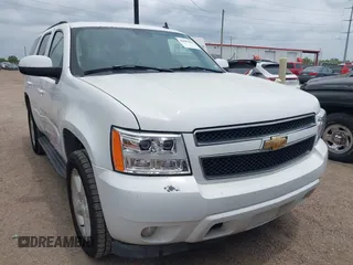 2007 Chevrolet Tahoe LT z VIN 1GNFC13057R229578, wystawiony jako IAAI lot #42083660 z przebiegiem 183 680 mil mil oraz . Historia ofert i sprzedaży dostępna na DreamBid. Obrazek 1.