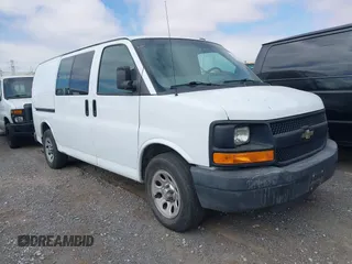 2013 Chevrolet Express Cargo z VIN 1GCSGAFX7D1179068, wystawiony jako IAAI lot #42416117 z przebiegiem 203 041 mil mil oraz . Historia ofert i sprzedaży dostępna na DreamBid. Obrazek 1.