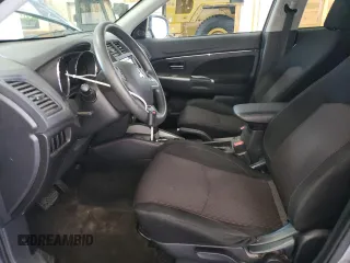 2019 Mitsubishi Outlander ES z VIN JA4AP3AU1KU017981, wystawiony jako Copart lot #60572435 z przebiegiem 111 931 mil mil oraz Czysty tytuł • Clean title. Historia ofert i sprzedaży dostępna na DreamBid. Obrazek 7.