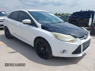2013 Ford Focus SE z VIN 1FADP3F25DL247404, wystawiony jako IAAI lot #42349455 z przebiegiem 175 575 mil mil oraz . Historia ofert i sprzedaży dostępna na DreamBid. Obrazek 1.