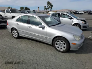2005 Mercedes-Benz C 320 with VIN WDBRF64J75F581799, listed as a Copart auction lot 75458214 with 136,432 mi miles and Clean Title. Bid and sale history available at DreamBid. Image 4.
