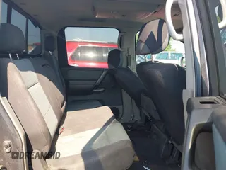 2004 Nissan Titan SE z VIN 1N6AA07A64N548266, wystawiony jako IAAI lot #42596026 z przebiegiem 204 226 mil mil oraz . Historia ofert i sprzedaży dostępna na DreamBid. Obrazek 8.