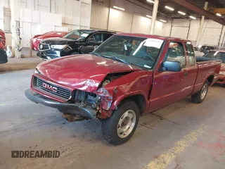 2000 GMC Sonoma SLS with VIN 1GTCS1946Y8171643, listed as a IAAI auction lot 41436352 with 139,815 mi miles. Bid and sale history available at carsss.com. Image 2.