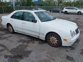 2000 Mercedes-Benz E-Class with VIN WDBJF65JXYB045761, listed as a IAAI auction lot 41952097 with 1 mi miles. Bid and sale history available at carsss.com. Image 1.