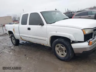 2006 Chevrolet Silverado 1500 LT2 with VIN 2GCEK19B161147287, listed as a IAAI auction lot 41508773 with 202,155 mi miles. Bid and sale history available at carsss.com. Image 13.