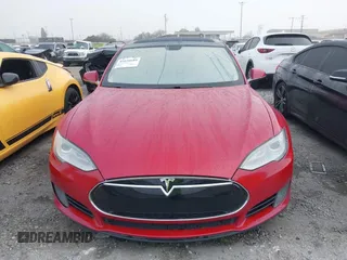 2013 Tesla Model S с VIN 5YJSA1CN1DFP09577, выставлен на аукционе IAAI как лот 41626684 с пробегом 128 289 миль миль и . История ставок и продаж доступна на DreamBid. Изображение 12.