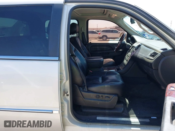 2011 Cadillac Escalade EXT Luxury with VIN 3GYT4MEF6BG161175, listed as a IAAI auction lot 42047669 with 115,235 mi miles. Bid and sale history available at carsss.com. Image 5.