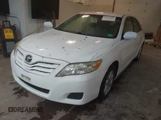 2011 Toyota Camry LE z VIN 4T4BF3EK4BR174346, wystawiony jako IAAI lot #42203606 z przebiegiem 68 428 mil mil oraz . Historia ofert i sprzedaży dostępna na DreamBid. Obrazek 2.