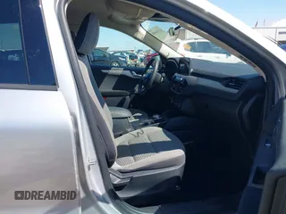 2020 Ford Escape SE z VIN 1FMCU0G67LUA92888, wystawiony jako IAAI lot #42354088 z przebiegiem 77 175 mil mil oraz . Historia ofert i sprzedaży dostępna na DreamBid. Obrazek 5.