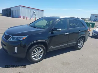 2015 Kia Sorento LX with VIN 5XYKTCA62FG562425, listed as a IAAI auction lot 42148462 with 158,170 mi miles. Bid and sale history available at carsss.com. Image 2.